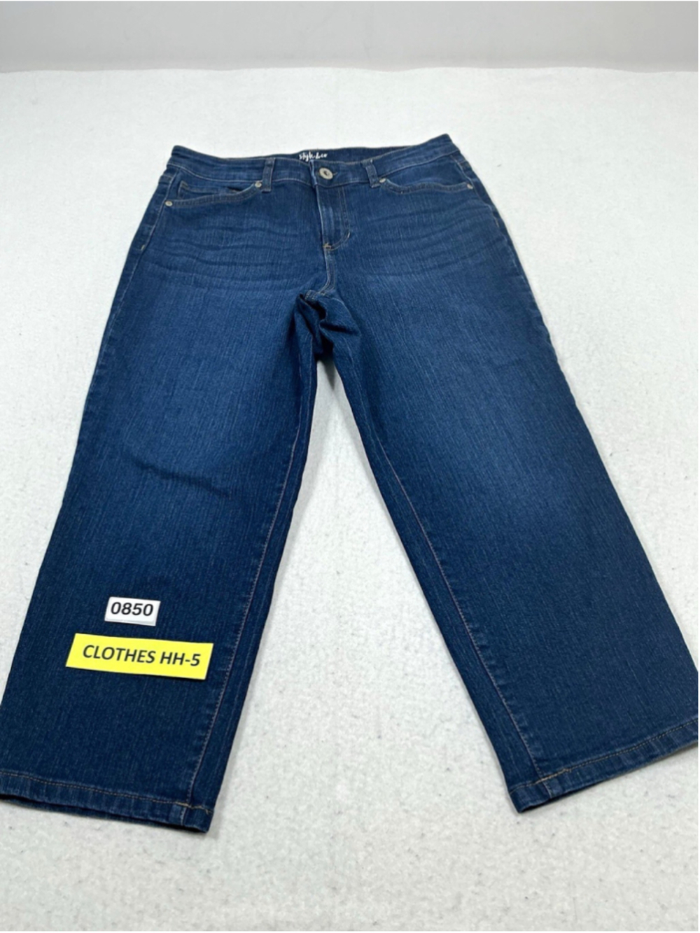 Woman’s Style&co. Blue Denim Capri Stretch 5-Pocket Jeans Size 6